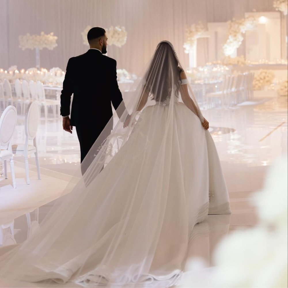 Couple mariés salle de réception